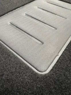 Kit 4 Tapis de sol Auto pour RENAULT CLIO V depuis 2019, avec sigle CLIO, avec CLIPS, Neuf